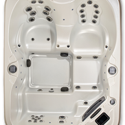 Quattro Hot Tub 4-Person Spa – Compact Design with Lounger and Captain’s Chair