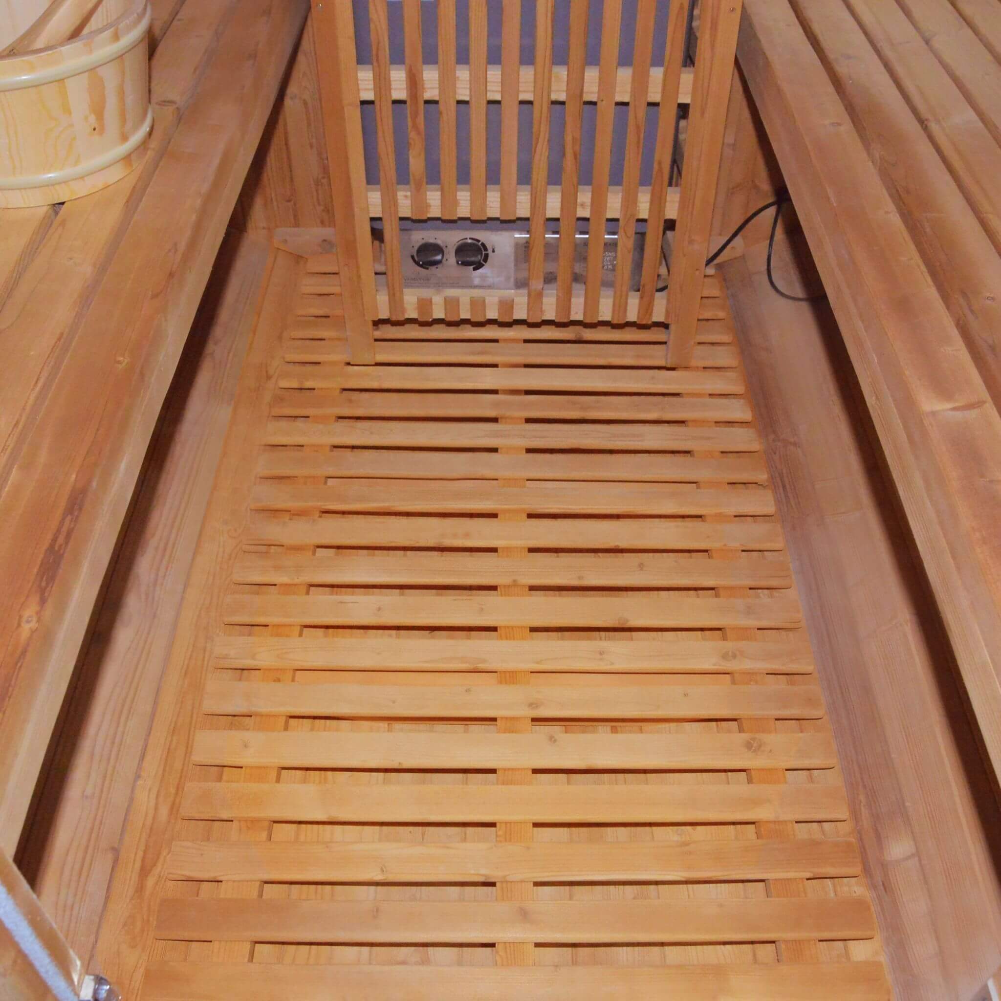 Thermora Ignite 4-6 Person White Oak Outdoor Barrel Sauna with 4.5kW Heater - SAK45968