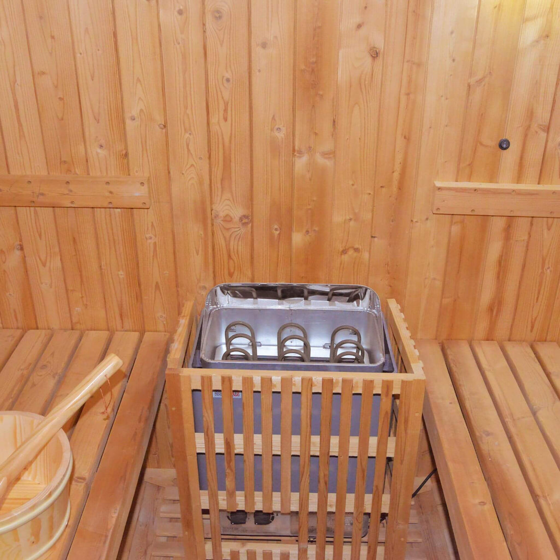 Thermora Ignite 4-6 Person White Oak Outdoor Barrel Sauna with 4.5kW Heater - SAK45968