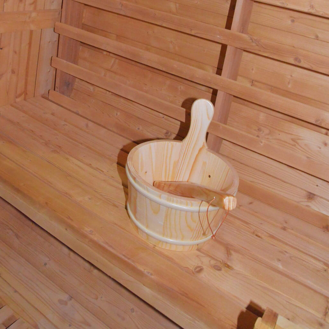 Thermora Ignite 4-6 Person White Oak Outdoor Barrel Sauna with 4.5kW Heater - SAK45968